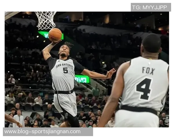 马刺新星哈珀表现亮眼8中4三分1中1助攻8次助球队未来可期